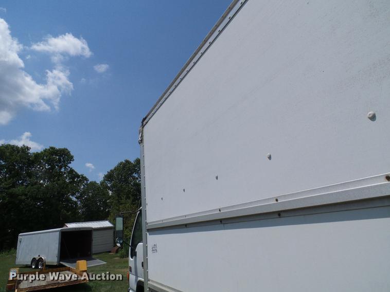 image for item DD8605 2005 GMC W4500 box truck