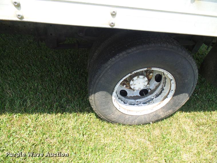 image for item DD8605 2005 GMC W4500 box truck