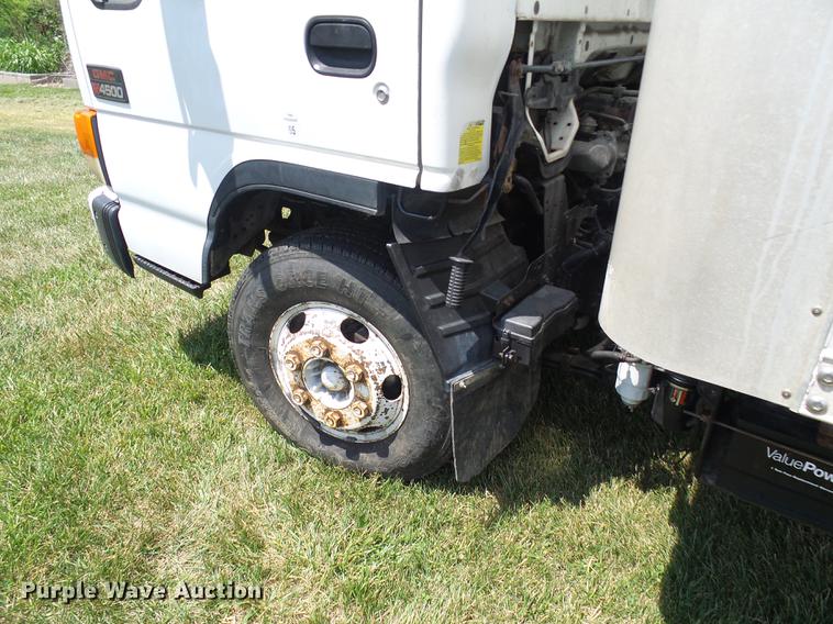 image for item DD8605 2005 GMC W4500 box truck