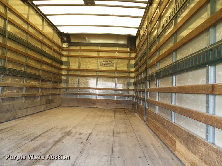 image for item DD8605 2005 GMC W4500 box truck