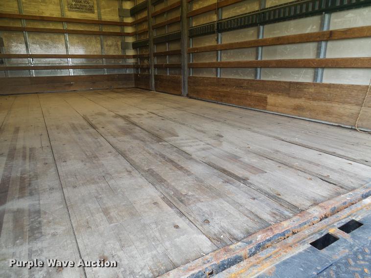 image for item DD8605 2005 GMC W4500 box truck