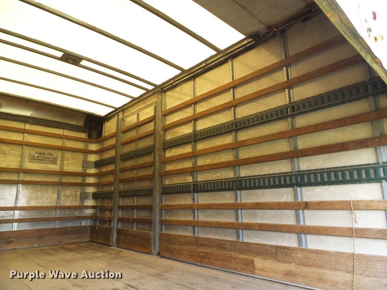 image for item DD8605 2005 GMC W4500 box truck