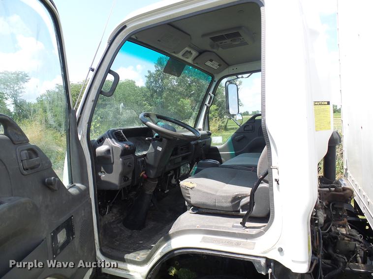 image for item DD8605 2005 GMC W4500 box truck