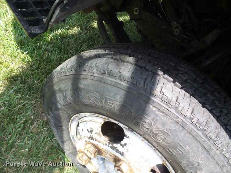 image for item DD8605 2005 GMC W4500 box truck