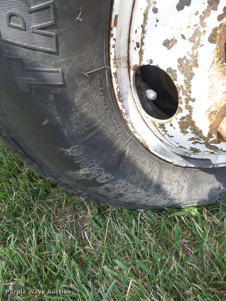 image for item DD8605 2005 GMC W4500 box truck