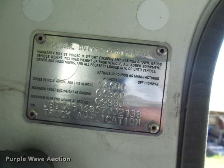 image for item DD8605 2005 GMC W4500 box truck