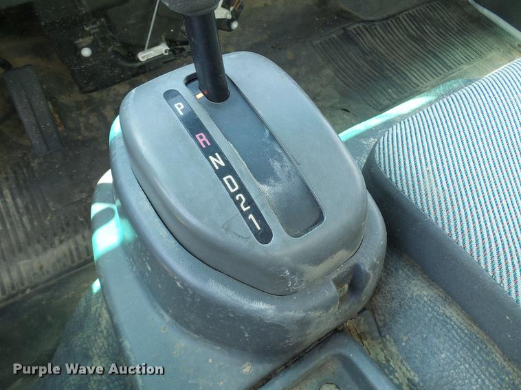 image for item DD8605 2005 GMC W4500 box truck