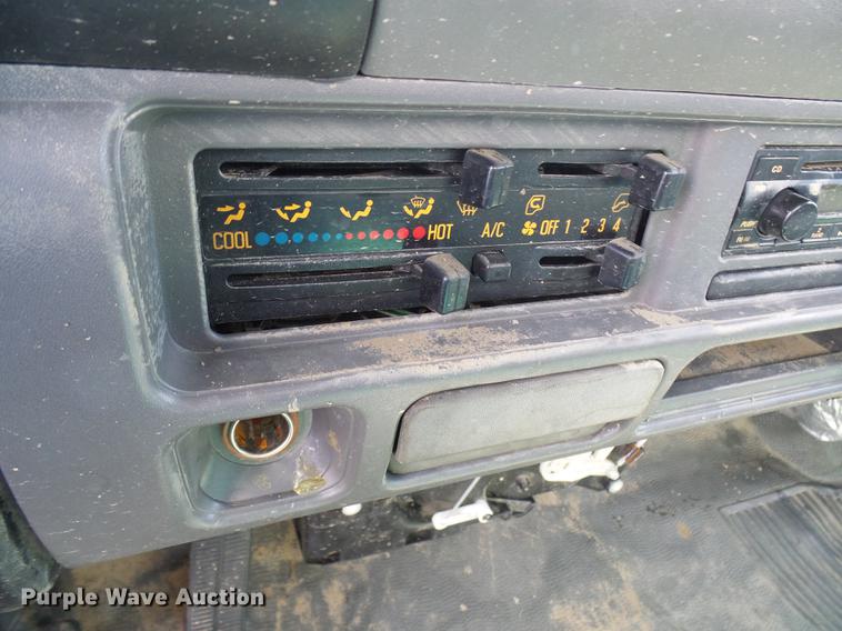 image for item DD8605 2005 GMC W4500 box truck