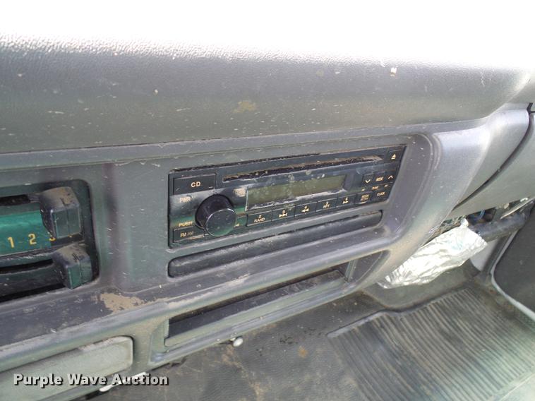 image for item DD8605 2005 GMC W4500 box truck