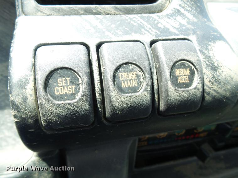 image for item DD8605 2005 GMC W4500 box truck