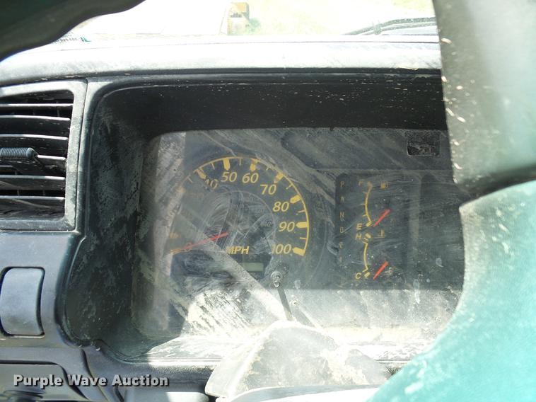 image for item DD8605 2005 GMC W4500 box truck