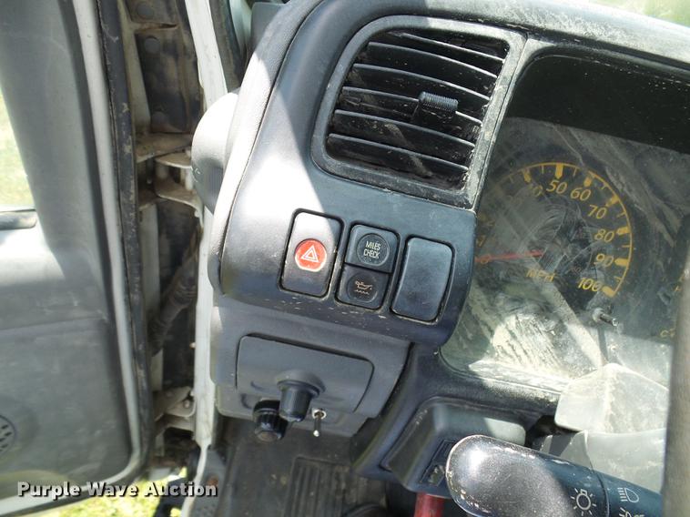 image for item DD8605 2005 GMC W4500 box truck