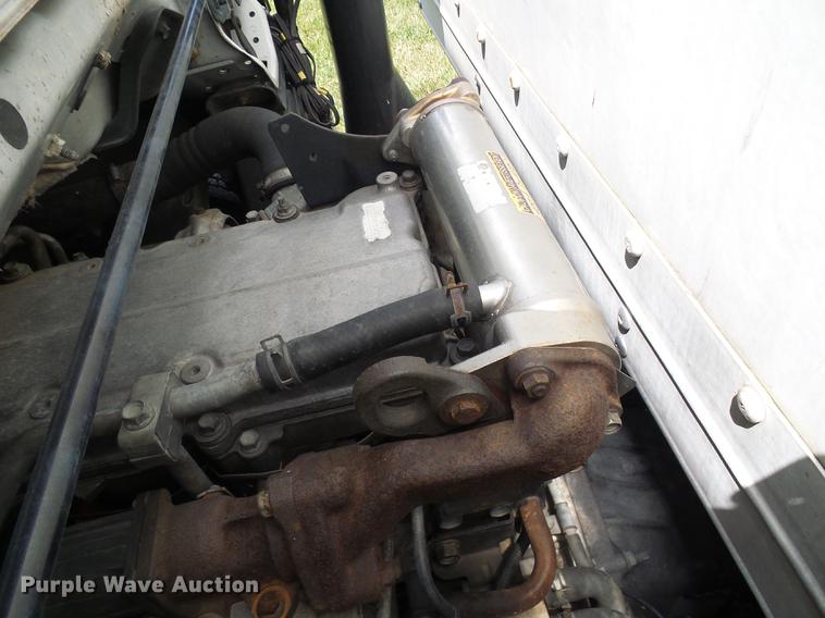 image for item DD8605 2005 GMC W4500 box truck