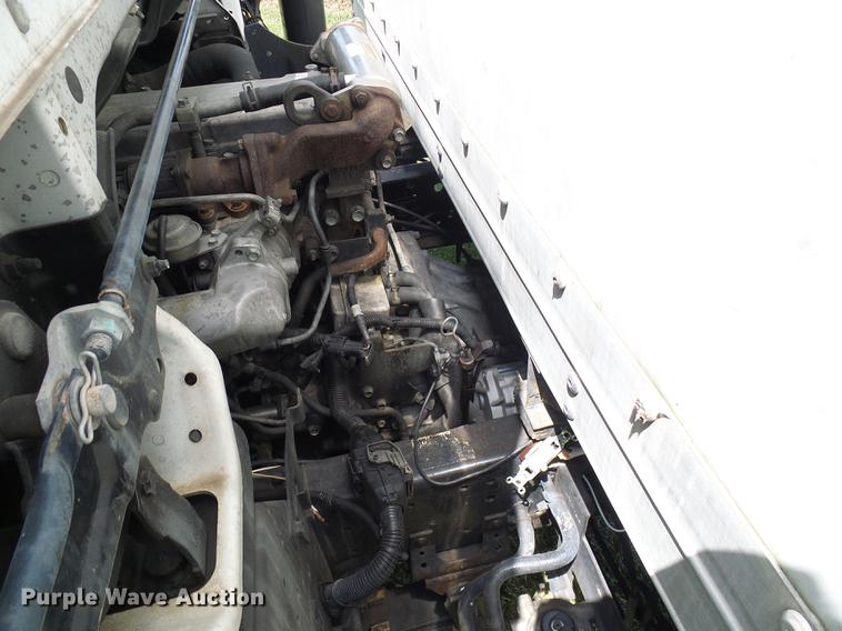 image for item DD8605 2005 GMC W4500 box truck