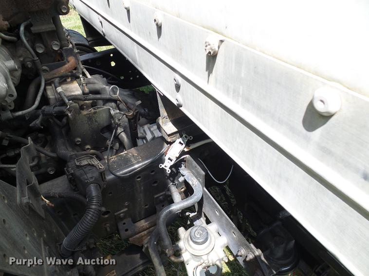 image for item DD8605 2005 GMC W4500 box truck