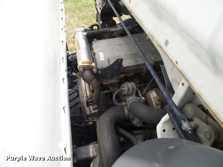 image for item DD8605 2005 GMC W4500 box truck