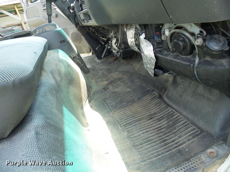 image for item DD8605 2005 GMC W4500 box truck