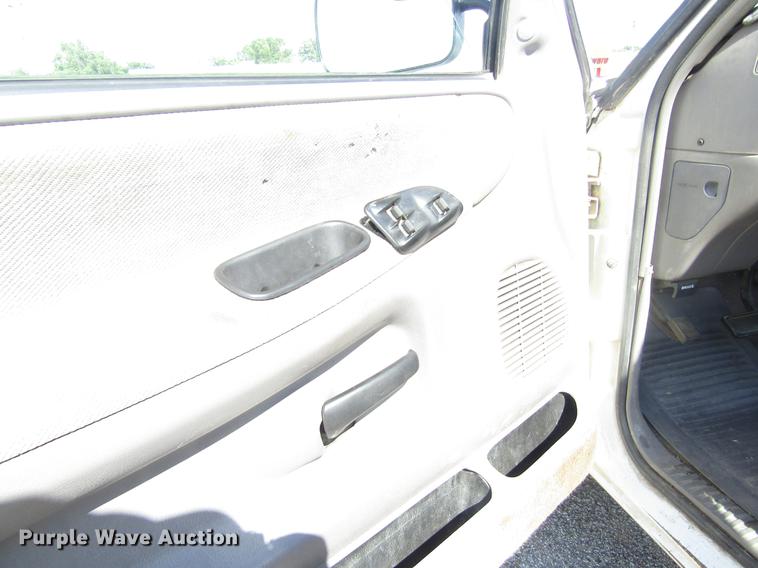 image for item DD8829 1995 Dodge Ram 1500 pickup truck