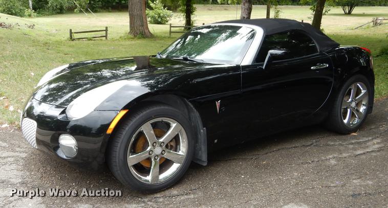 image for item DE1793 2006 Pontiac Solstice convertible