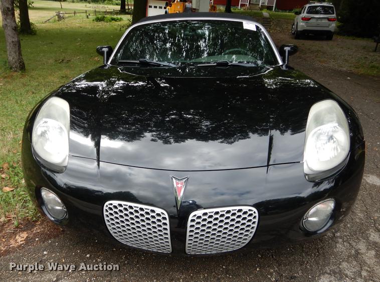 image for item DE1793 2006 Pontiac Solstice convertible