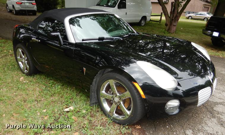 image for item DE1793 2006 Pontiac Solstice convertible