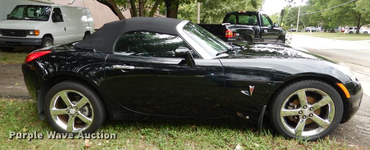 image for item DE1793 2006 Pontiac Solstice convertible