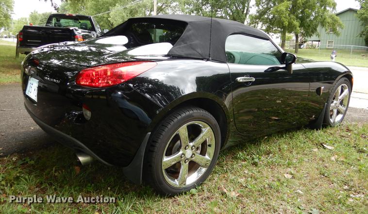 image for item DE1793 2006 Pontiac Solstice convertible