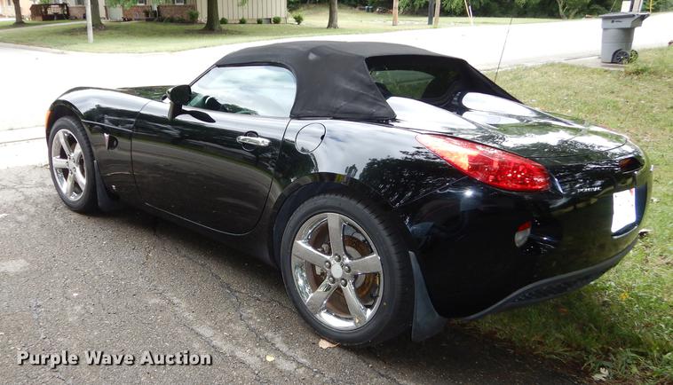 image for item DE1793 2006 Pontiac Solstice convertible