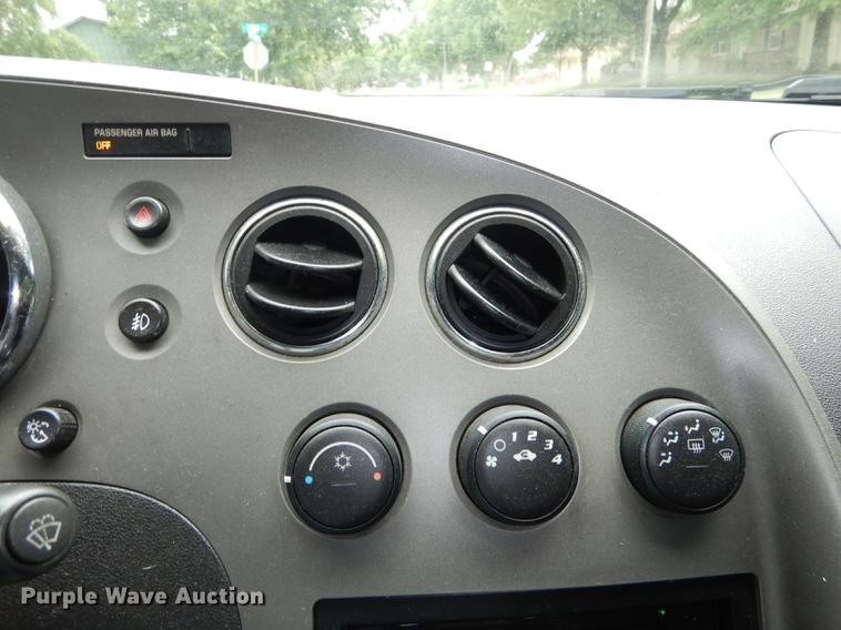 image for item DE1793 2006 Pontiac Solstice convertible