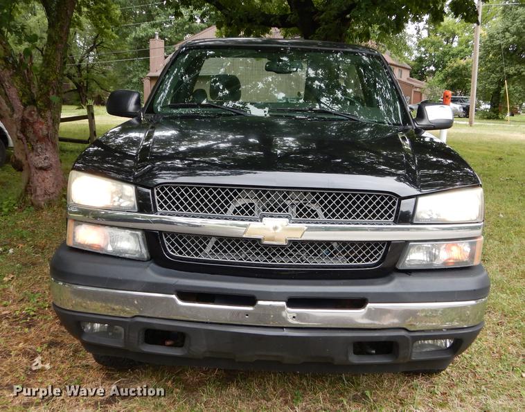 image for item DE1821 2004 Chevrolet Silverado 1500 Z71 pickup truck