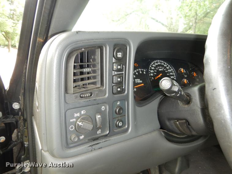 image for item DE1821 2004 Chevrolet Silverado 1500 Z71 pickup truck