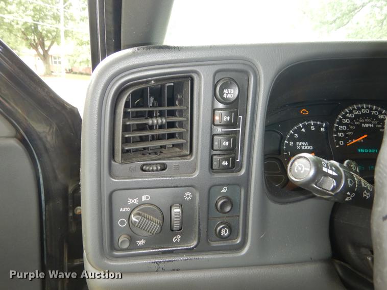 image for item DE1821 2004 Chevrolet Silverado 1500 Z71 pickup truck