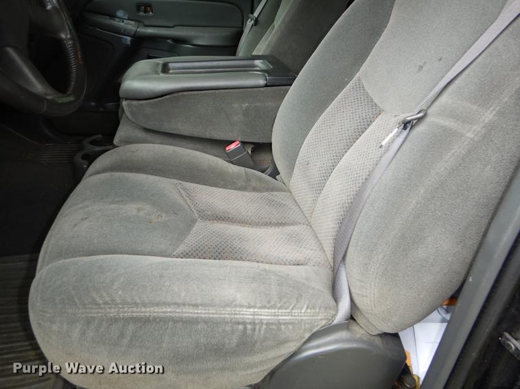 image for item DE1821 2004 Chevrolet Silverado 1500 Z71 pickup truck