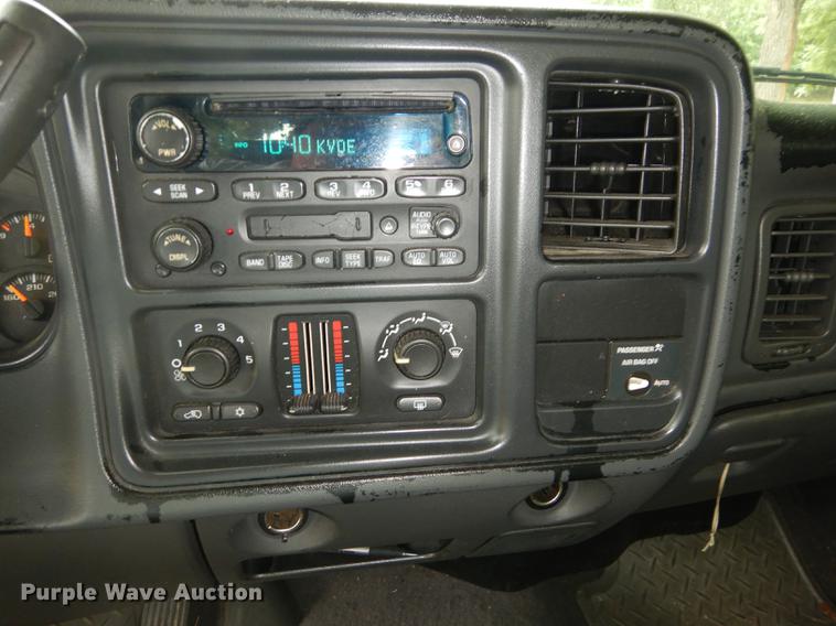 image for item DE1821 2004 Chevrolet Silverado 1500 Z71 pickup truck