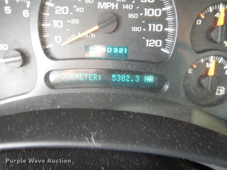 image for item DE1821 2004 Chevrolet Silverado 1500 Z71 pickup truck