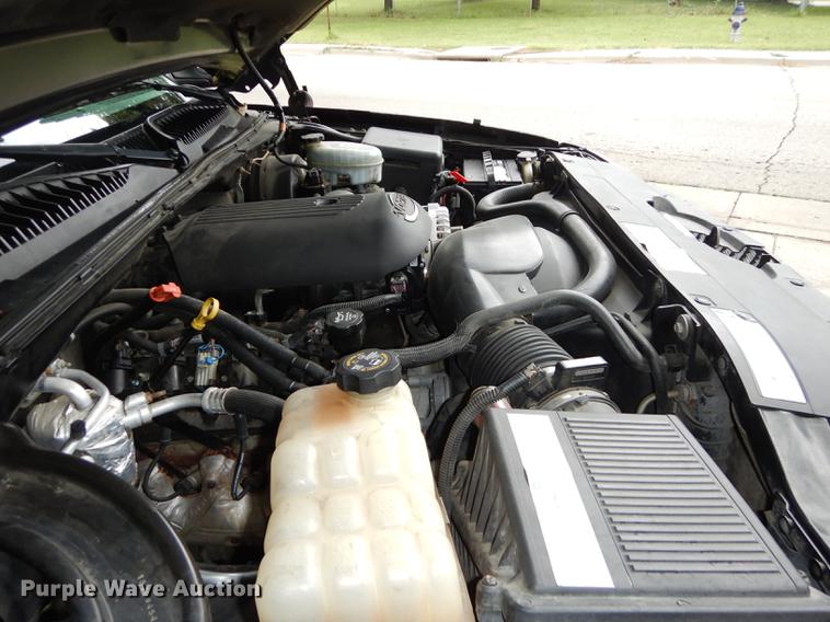 image for item DE1821 2004 Chevrolet Silverado 1500 Z71 pickup truck