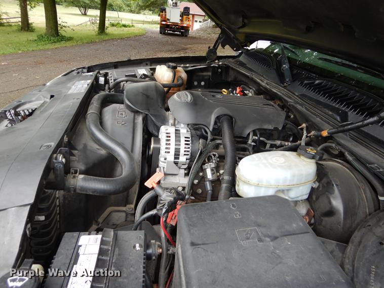 image for item DE1821 2004 Chevrolet Silverado 1500 Z71 pickup truck