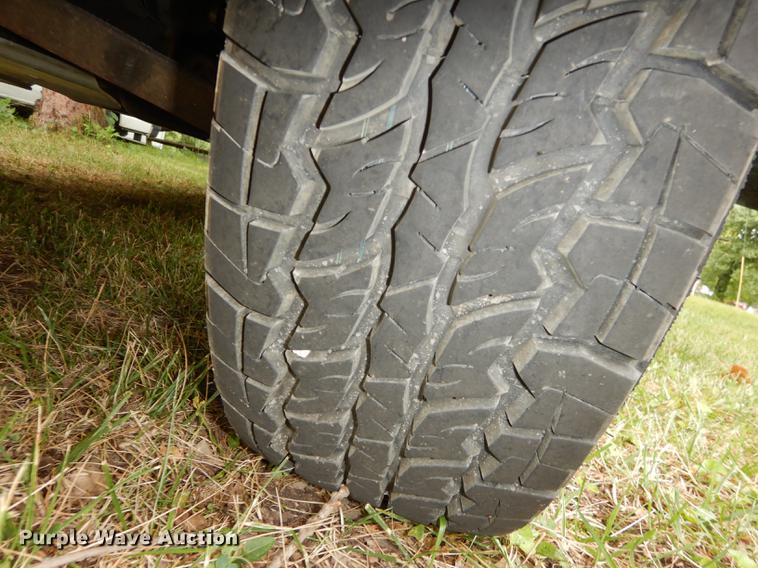 image for item DE1821 2004 Chevrolet Silverado 1500 Z71 pickup truck