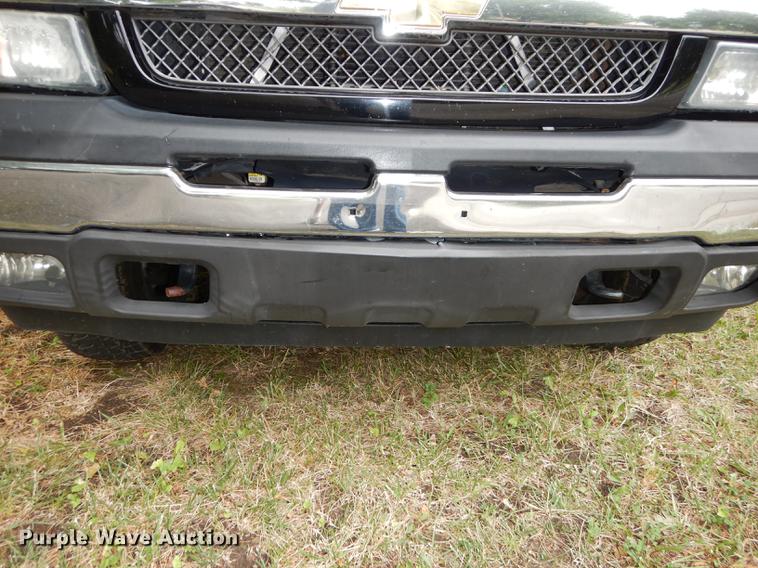 image for item DE1821 2004 Chevrolet Silverado 1500 Z71 pickup truck