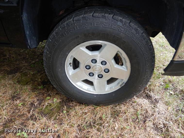 image for item DE1821 2004 Chevrolet Silverado 1500 Z71 pickup truck