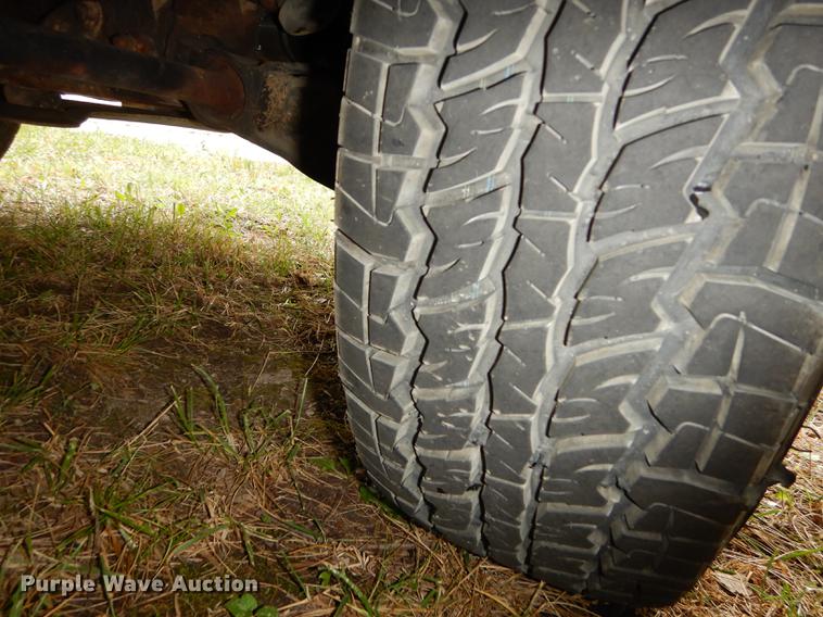 image for item DE1821 2004 Chevrolet Silverado 1500 Z71 pickup truck