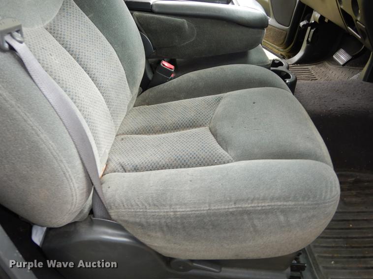 image for item DE1821 2004 Chevrolet Silverado 1500 Z71 pickup truck