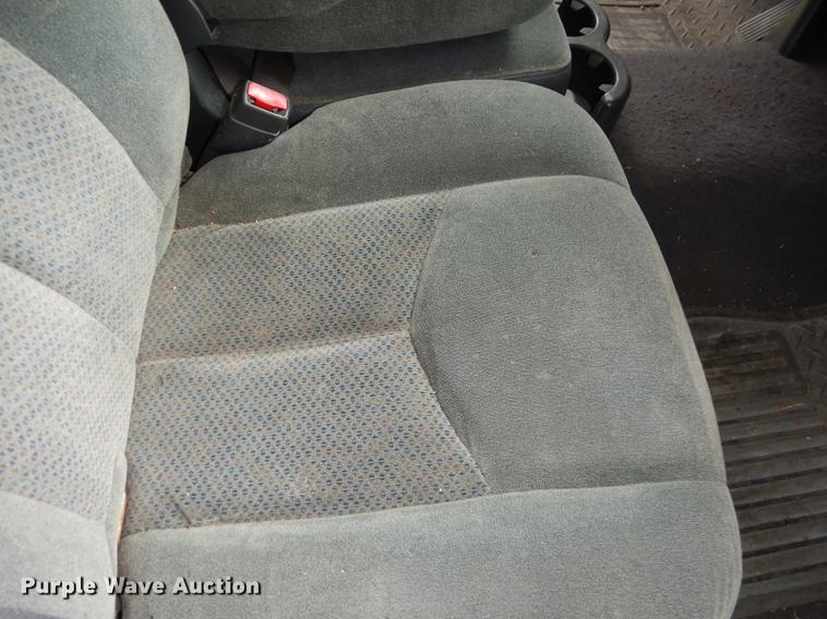 image for item DE1821 2004 Chevrolet Silverado 1500 Z71 pickup truck