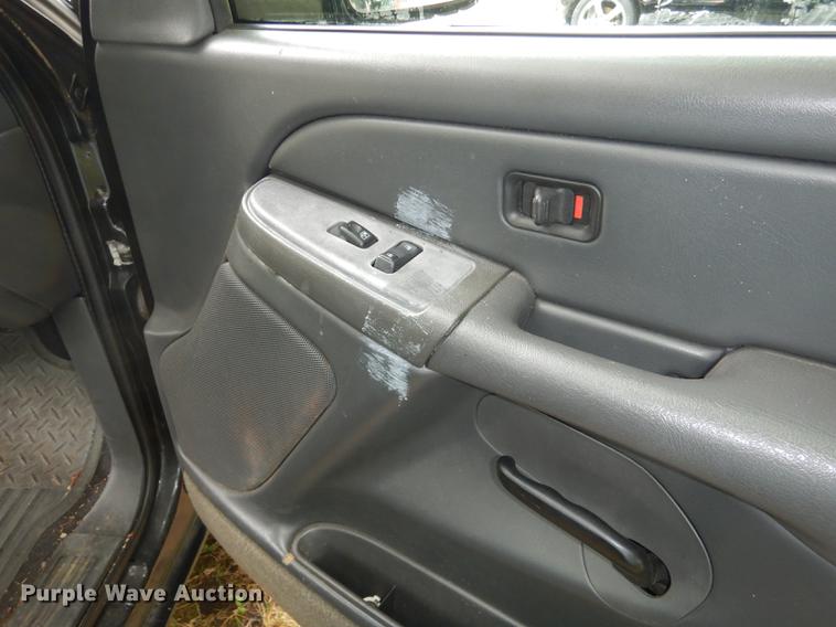 image for item DE1821 2004 Chevrolet Silverado 1500 Z71 pickup truck