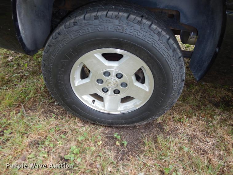 image for item DE1821 2004 Chevrolet Silverado 1500 Z71 pickup truck