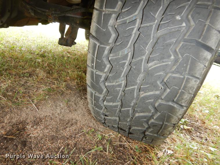 image for item DE1821 2004 Chevrolet Silverado 1500 Z71 pickup truck