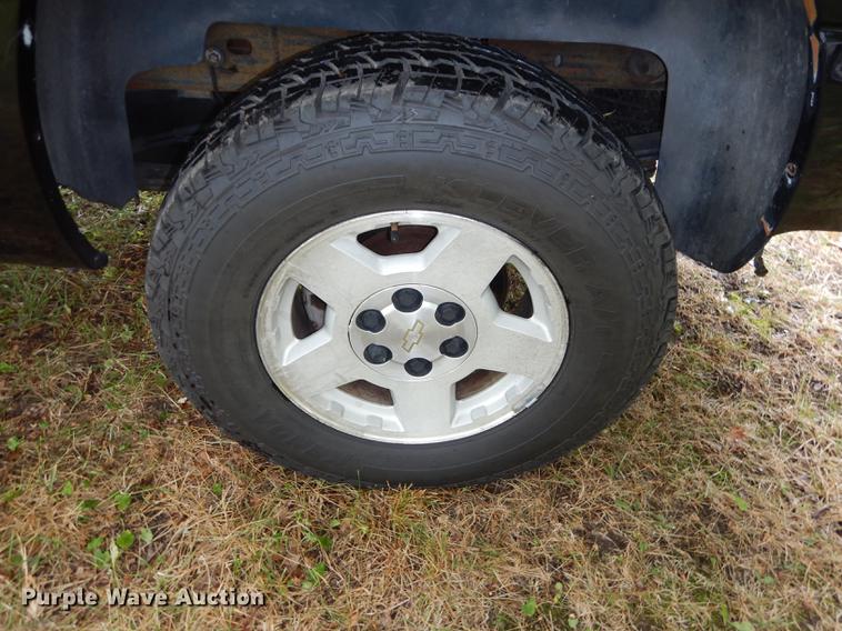 image for item DE1821 2004 Chevrolet Silverado 1500 Z71 pickup truck