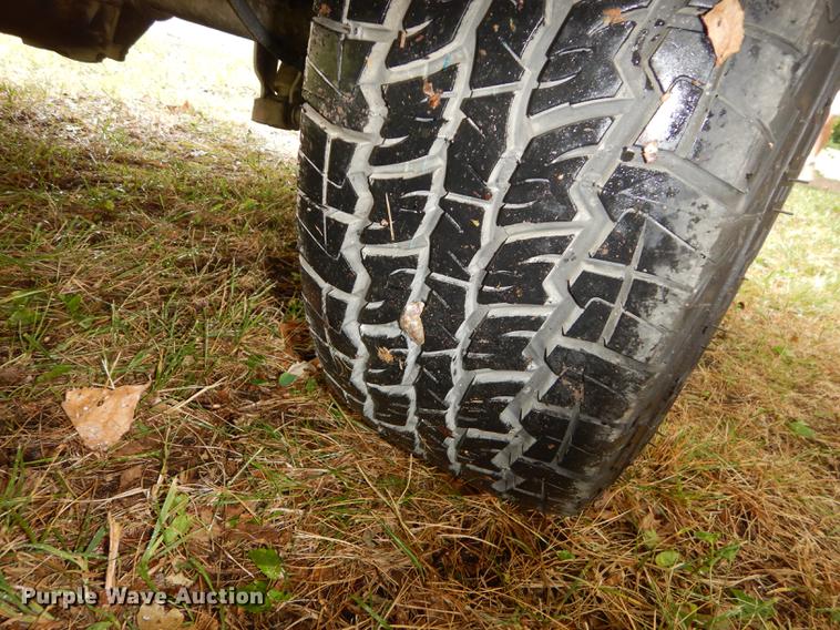 image for item DE1821 2004 Chevrolet Silverado 1500 Z71 pickup truck