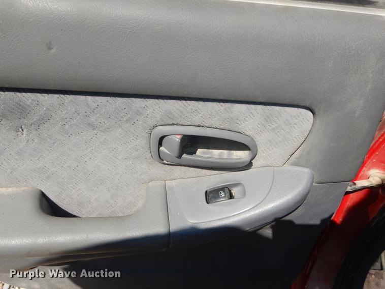 image for item DE1827 2004 Hyundai Elantra