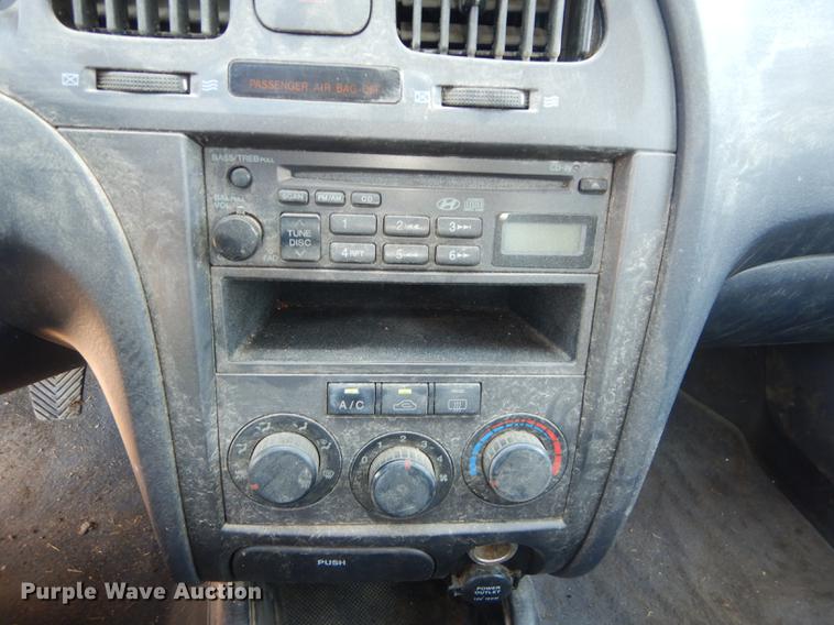 image for item DE1827 2004 Hyundai Elantra